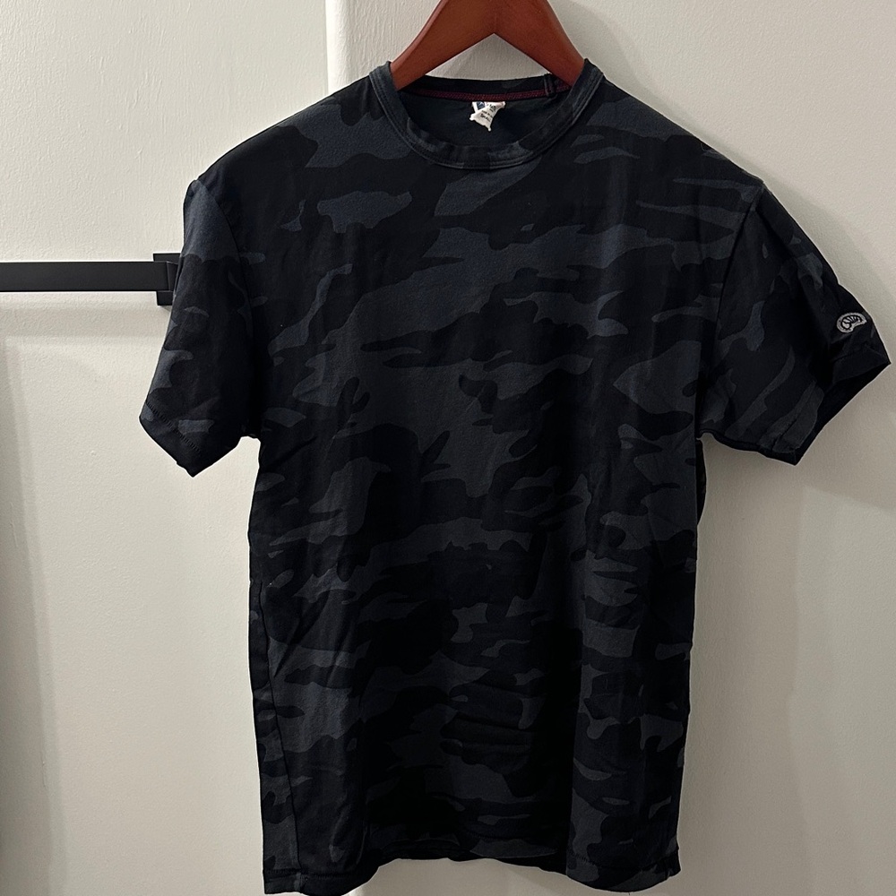 Todd Snyder + Champion Men's Dark Camouflage Short Sleeve Tee